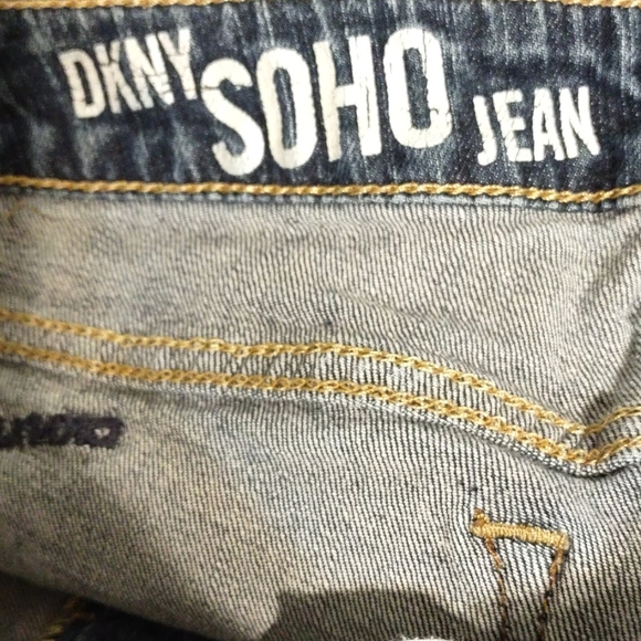 DKNY ⭐️ Soho Bootcut Jeans - Picture 7 of 9